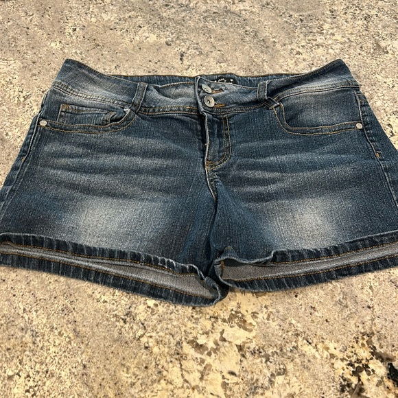 L.E.I brand blue jean shorts 13( juniors) - Picture 1 of 5